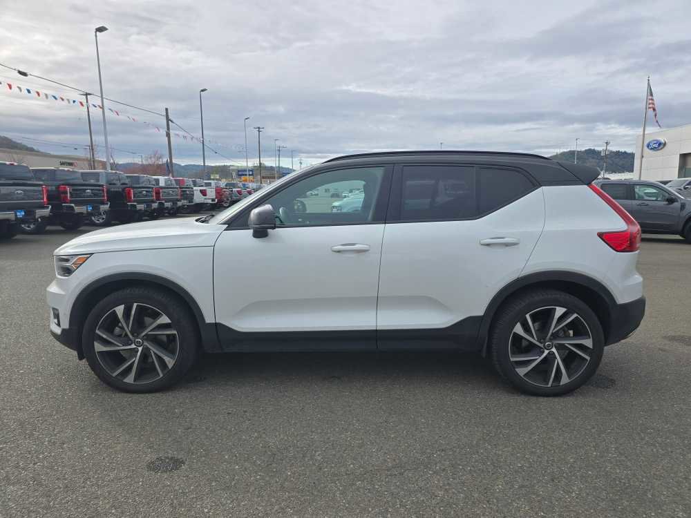 Used 2019 Volvo XC40 T5 R-Design image 2