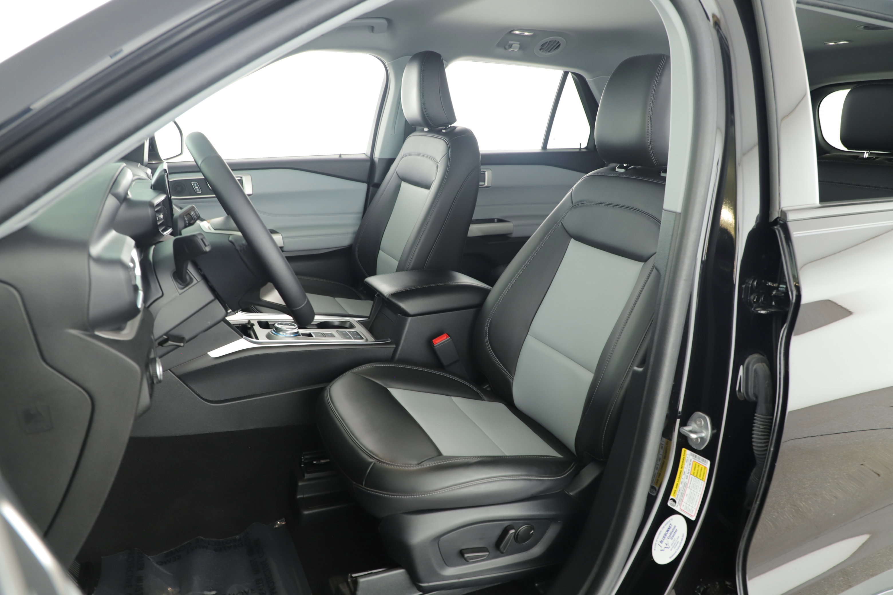 Certified 2024 Ford Explorer XLT w/ Equipment Group 202A image 11