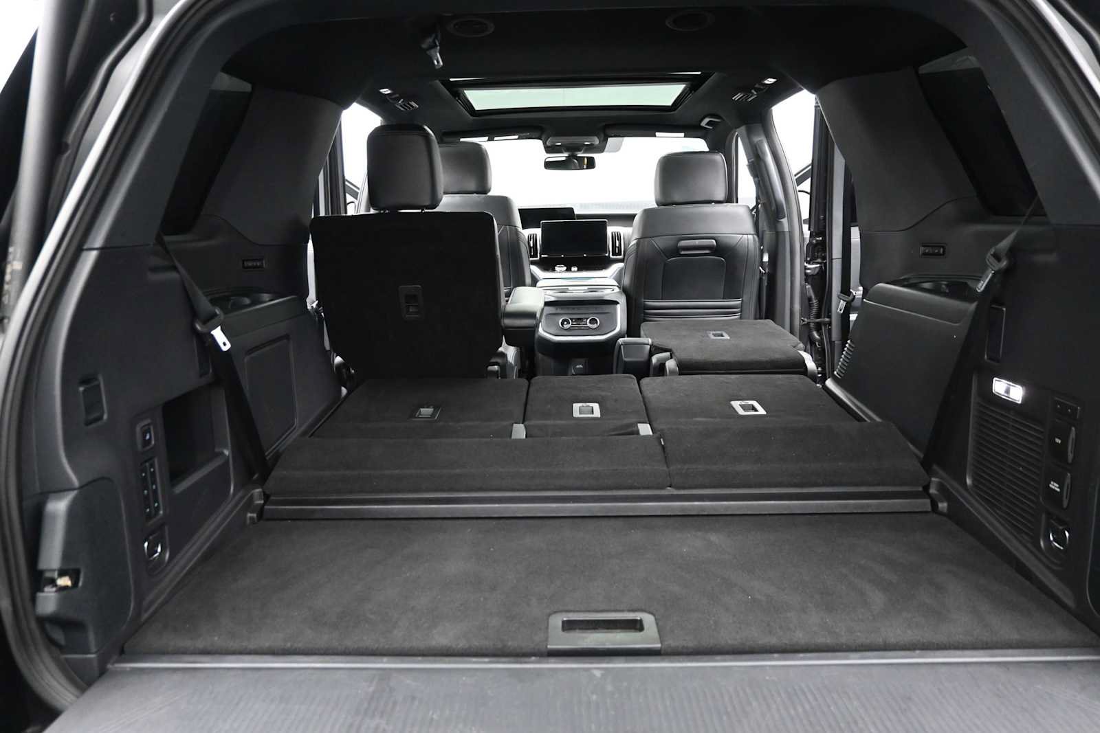 Certified 2025 Ford Expedition Platinum w/ Stealth Appearance Package AWD/4WD image 27