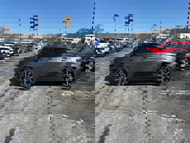 Used 2023 Toyota Crown Limited image 5