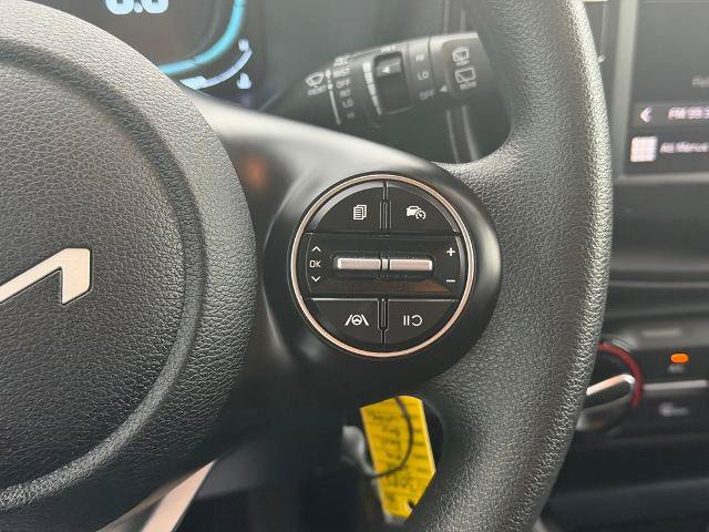 Used 2025 Kia Soul LX w/ LX Technology Package FWD image 17