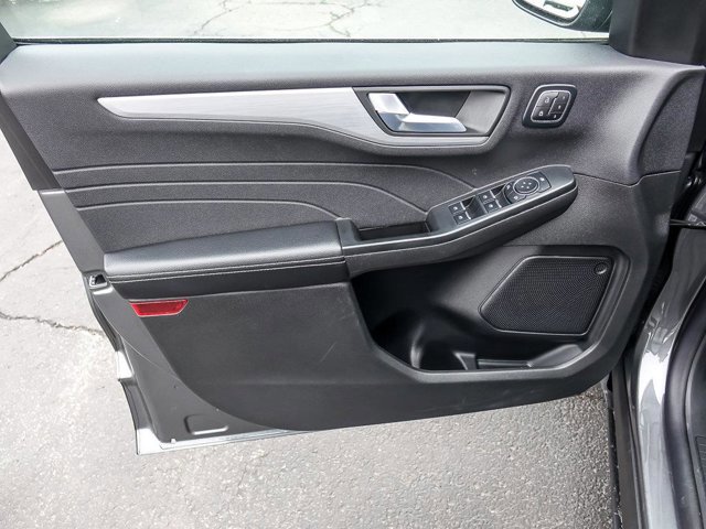 Certified 2025 Ford Escape Platinum AWD/4WD image 25
