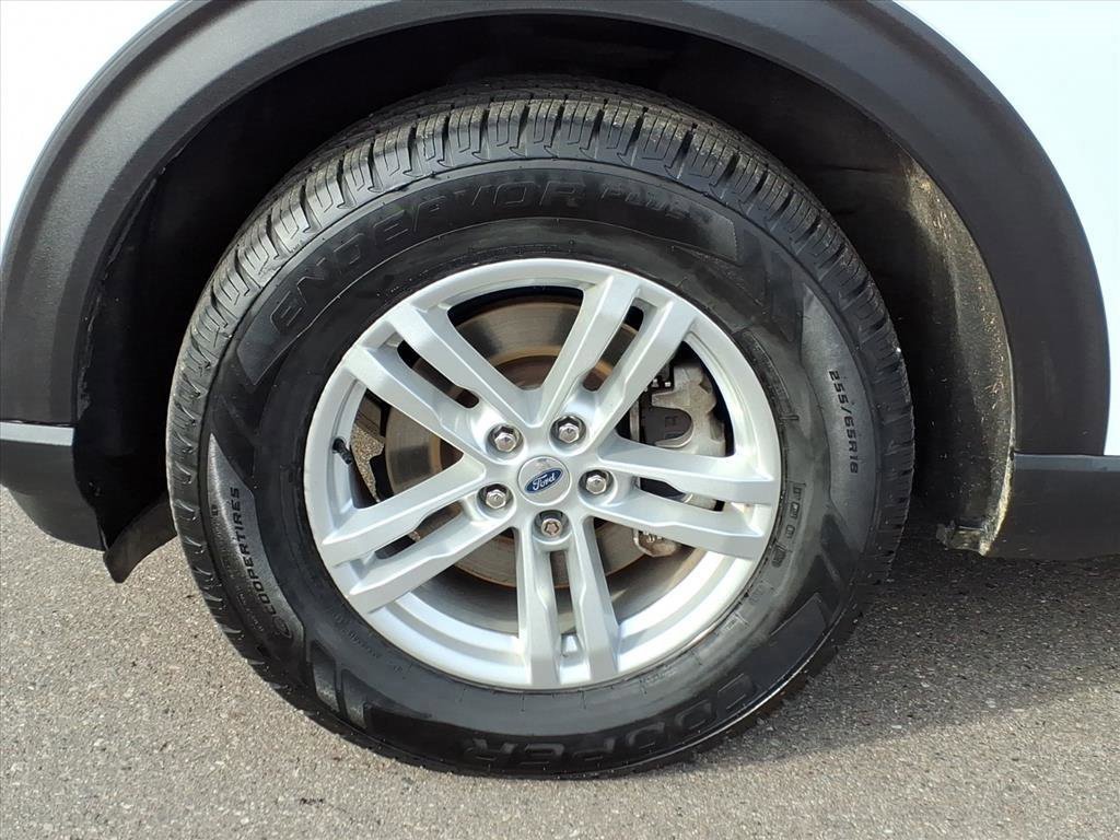 Certified 2021 Ford Explorer XLT w/ Equipment Group 202A image 9