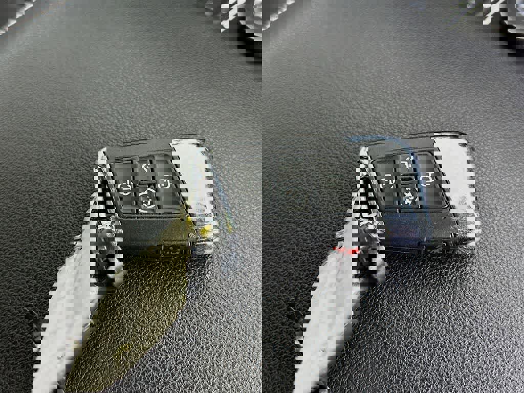 Used 2022 Volkswagen Atlas SEL Premium image 25