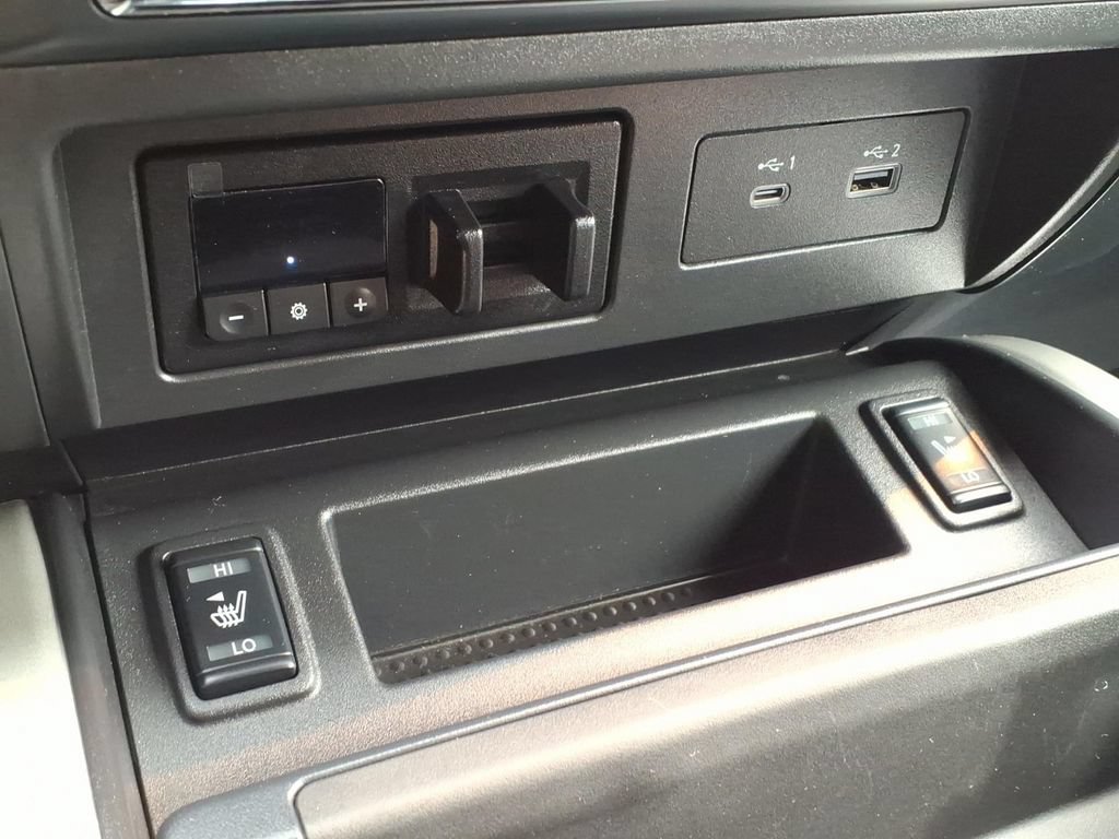 Used 2023 Nissan Titan SV w/ SV Convenience Package AWD/4WD image 23