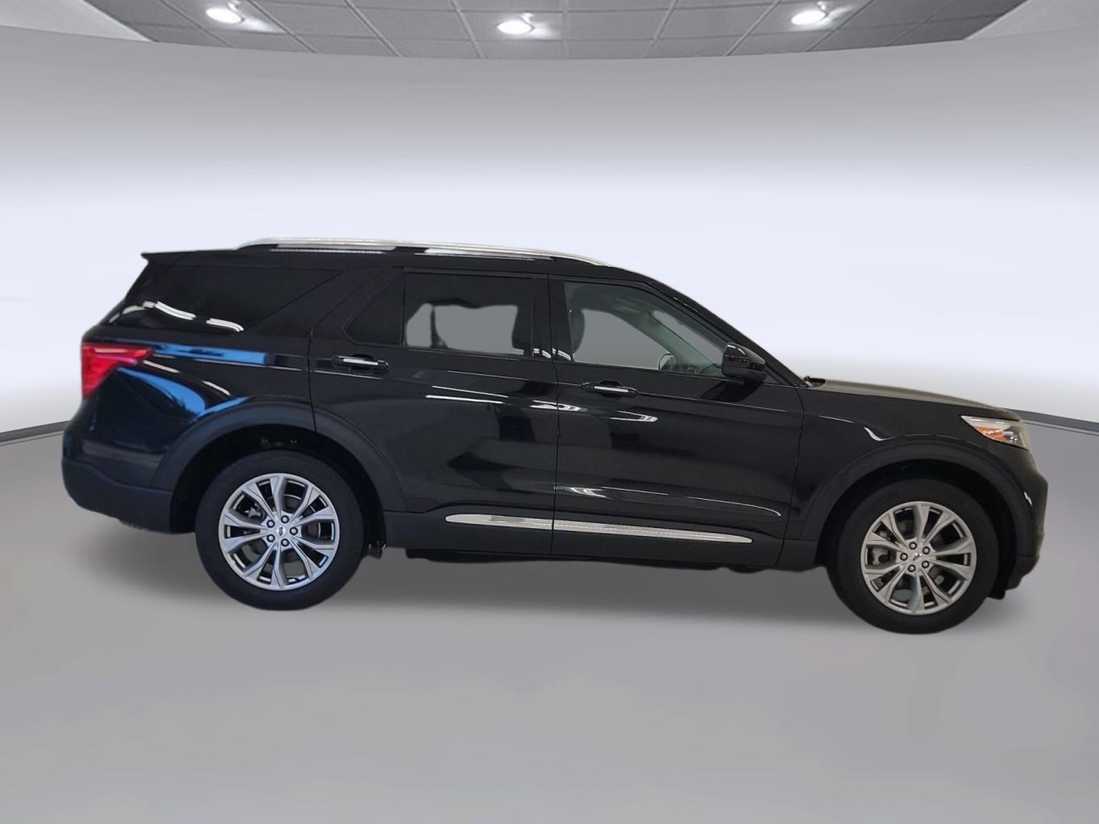 Certified 2024 Ford Explorer Limited AWD/4WD image 6