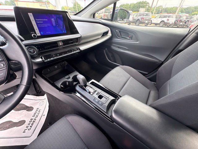Used 2025 Toyota Prius LE FWD image 16