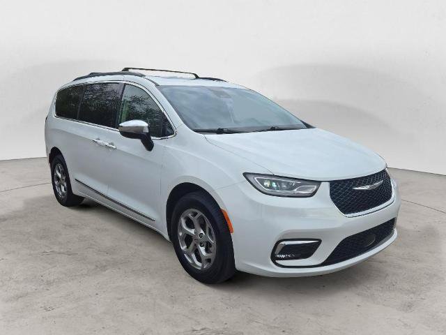 Used 2023 Chrysler Pacifica Limited AWD/4WD image 7