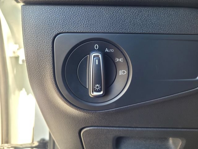 Used 2019 Volkswagen Tiguan SE AWD/4WD image 16