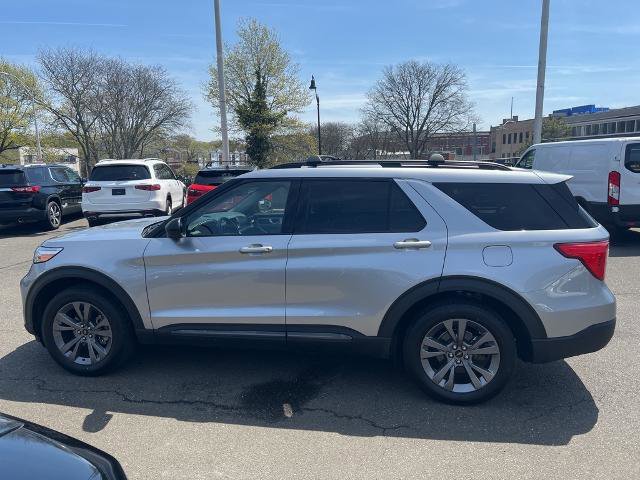Certified 2022 Ford Explorer XLT w/ Equipment Group 202A image 3
