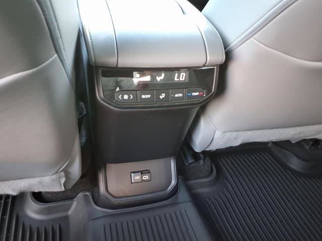 Used 2023 Toyota Highlander XLE image 18