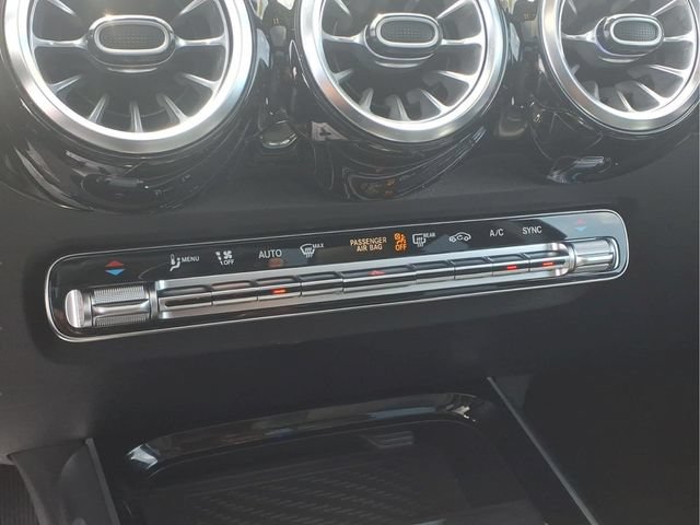 Used 2024 Mercedes-Benz GLB 250 4MATIC w/ Exclusive Package image 19