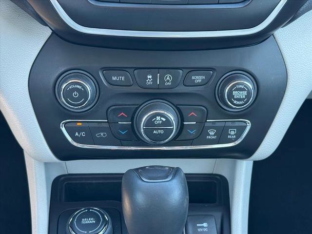 Used 2021 Jeep Cherokee Latitude Lux w/ Sun & Sound Group image 17