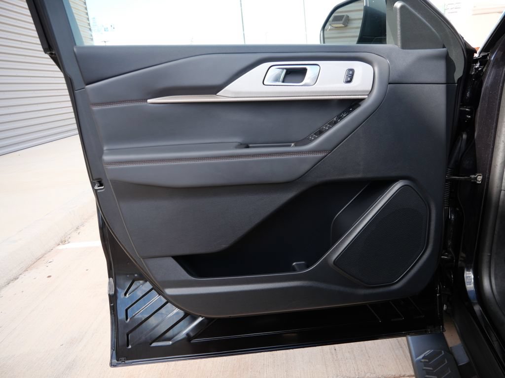 Certified 2025 Ford Explorer Active w/ Active Comfort Package AWD/4WD image 19
