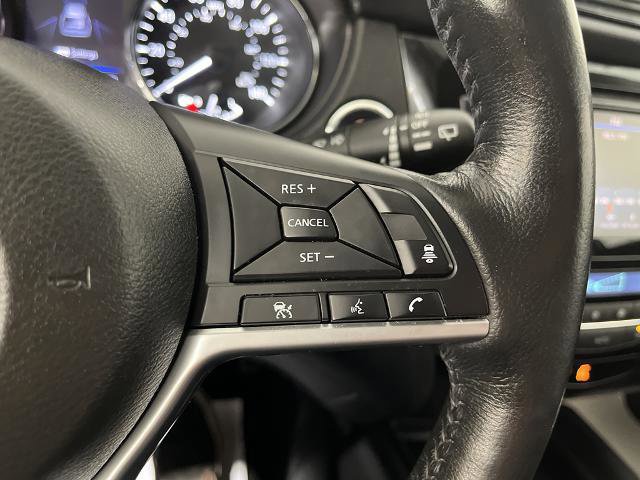 Used 2018 Nissan Rogue SV w/ Sun & Sound Touring Package image 28