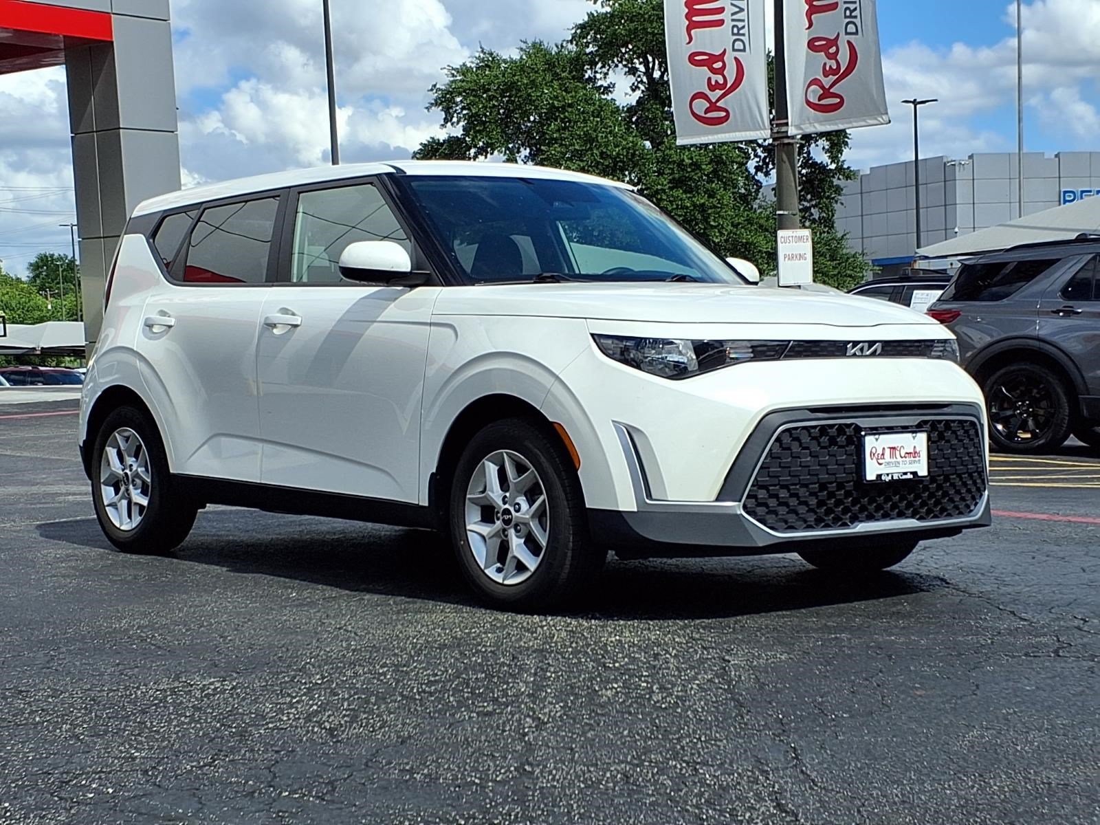 Used 2023 Kia Soul LX w/ LX Technology Package FWD image 4