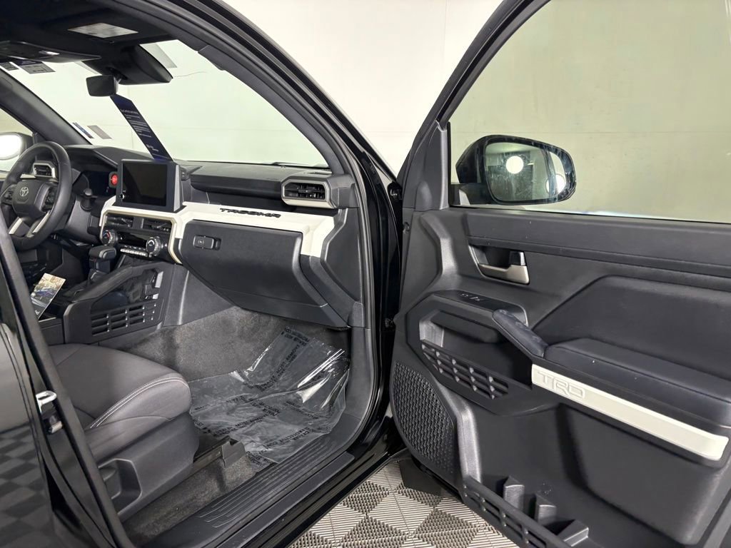 Used 2024 Toyota Tacoma TRD Sport AWD/4WD image 32