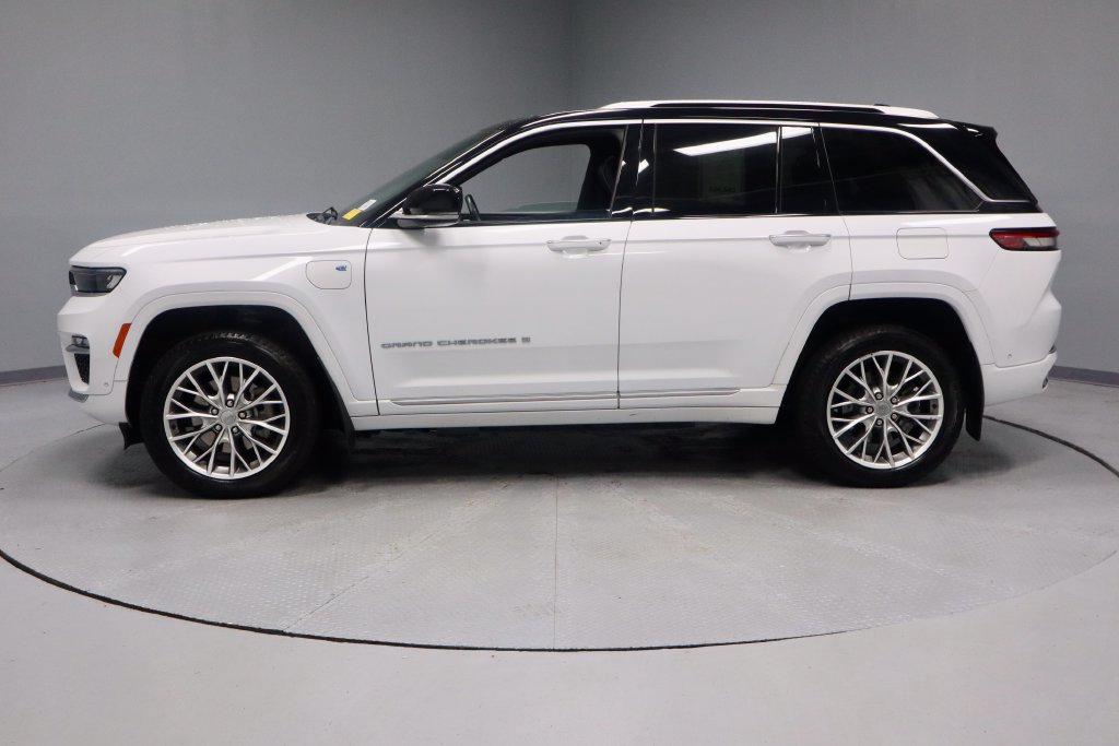 Used 2023 Jeep Grand Cherokee Summit w/ Luxury Tech Group V AWD/4WD image 9