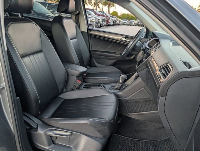 Used 2023 Volkswagen Tiguan SE image 13