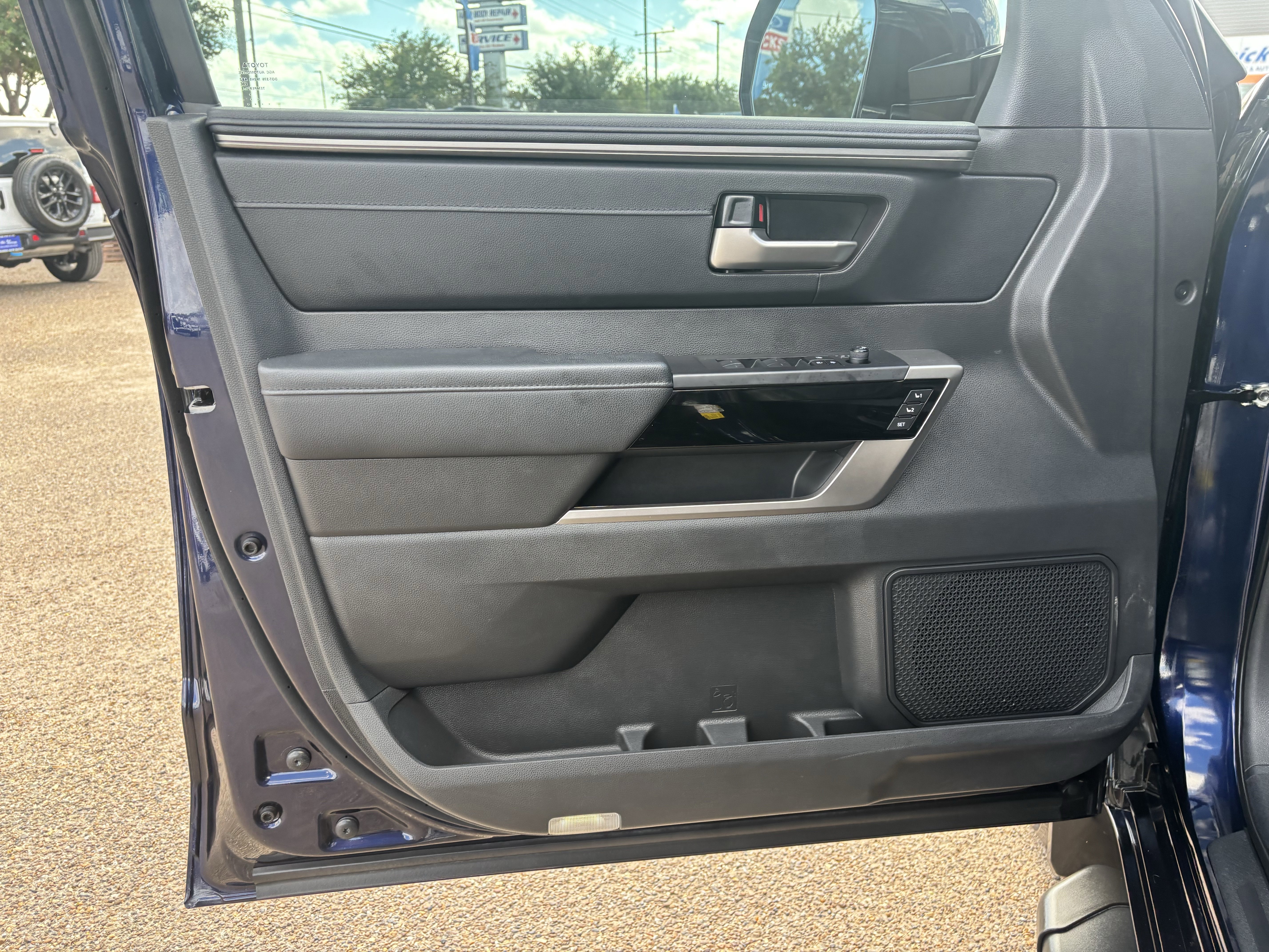 Used 2024 Toyota Tundra Limited image 9