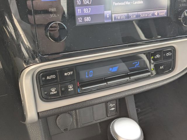 Used 2018 Toyota Corolla LE FWD image 15