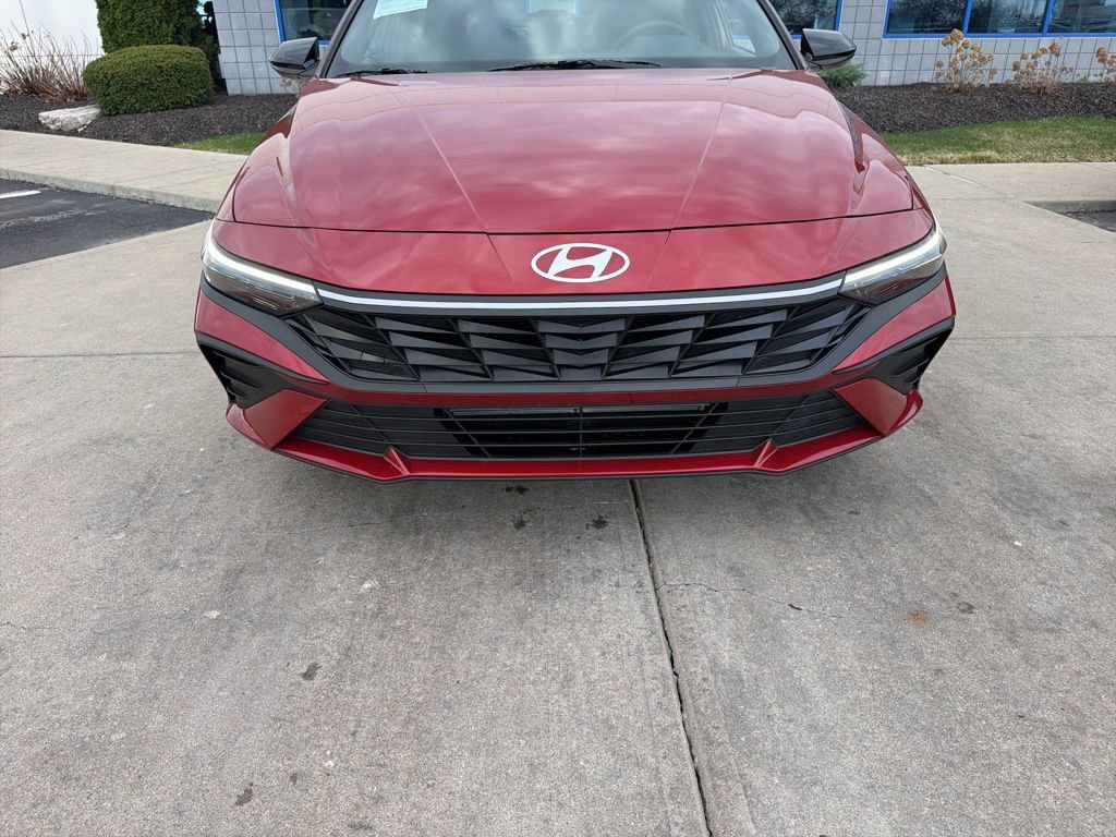 Used 2025 Hyundai Elantra Sport image 17