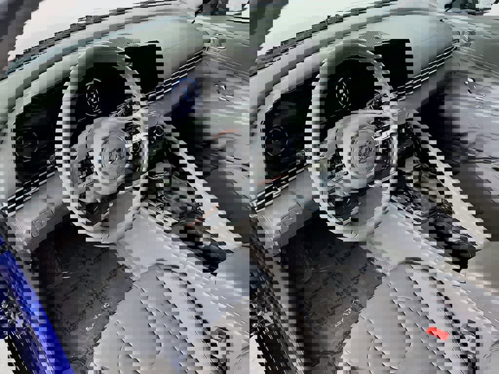 Used 2023 Hyundai Elantra SEL w/ Convenience Package image 2