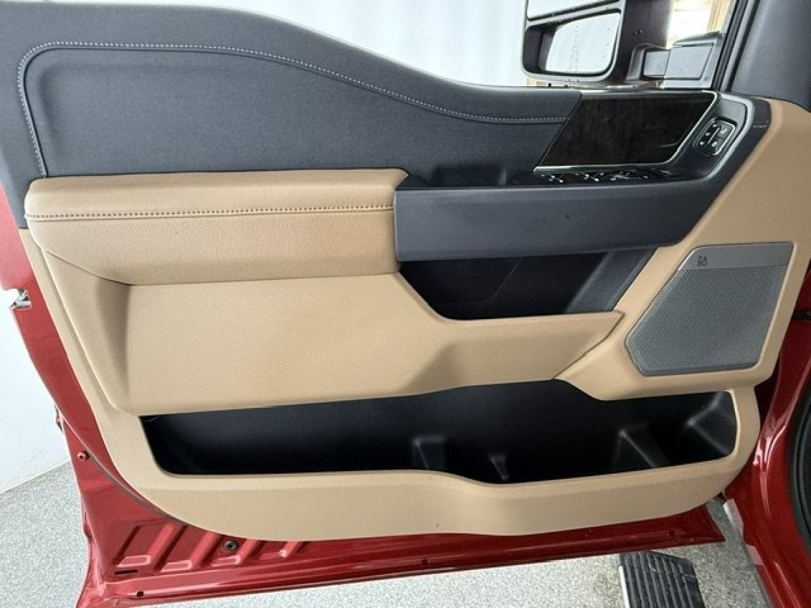 Certified 2024 Ford F250 Lariat w/ Lariat Ultimate Package AWD/4WD image 8