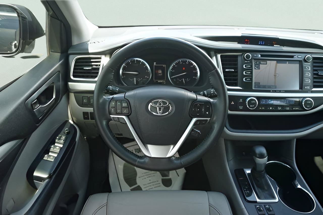 Used 2017 Toyota Highlander XLE FWD image 22