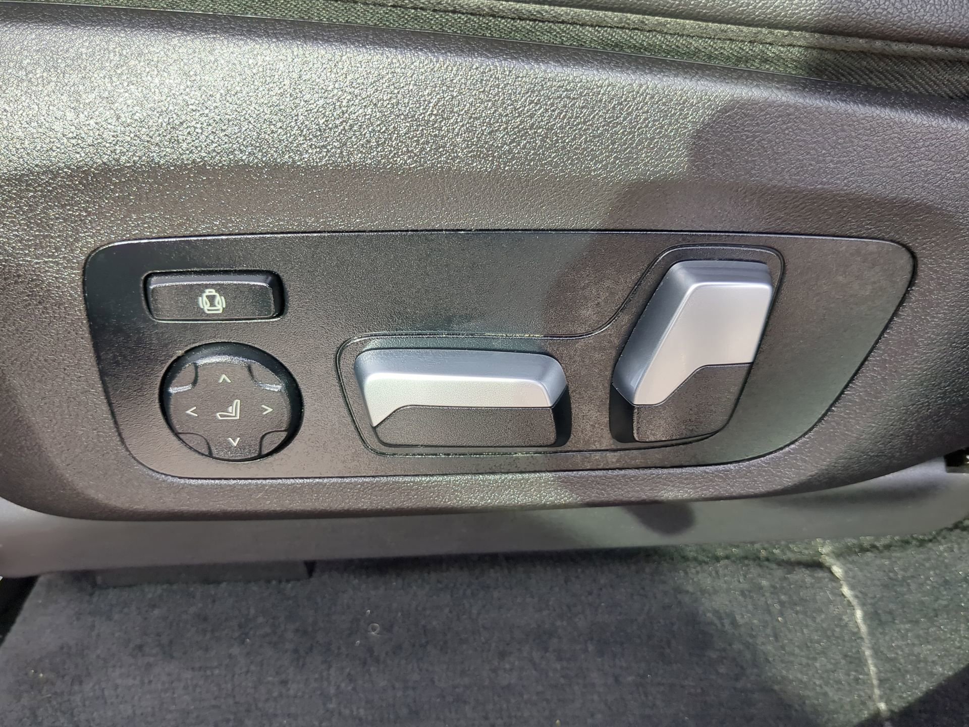 Used 2020 BMW X4 xDrive30i w/ Convenience Package image 44