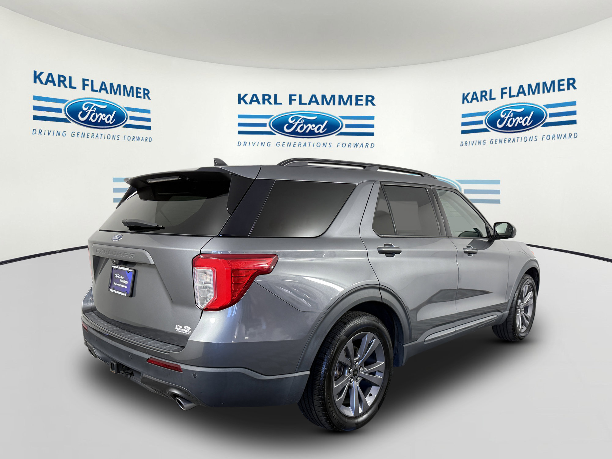 Certified 2022 Ford Explorer XLT w/ Equipment Group 202A RWD image 3