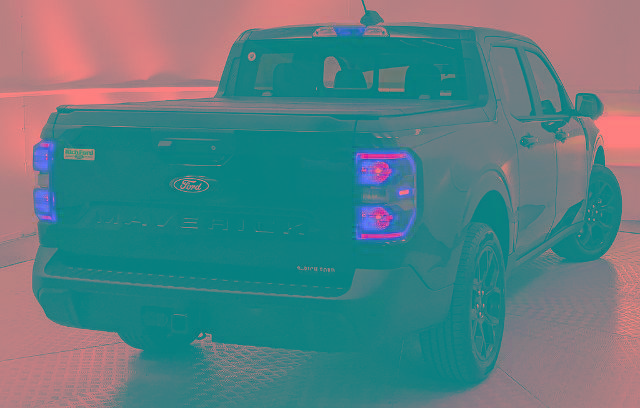 Certified 2025 Ford Maverick Lariat w/ Black Appearance Package image 4