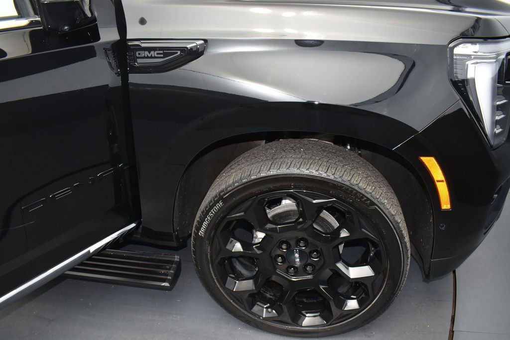 Used 2025 GMC Yukon XL Denali Ultimate AWD/4WD image 32