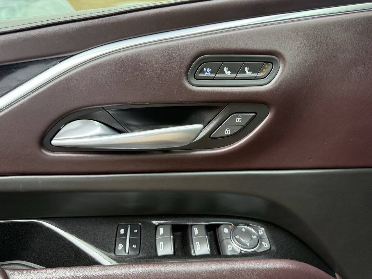 Used 2023 Cadillac Escalade Sport Platinum w/ LPO, ONYX Package image 22