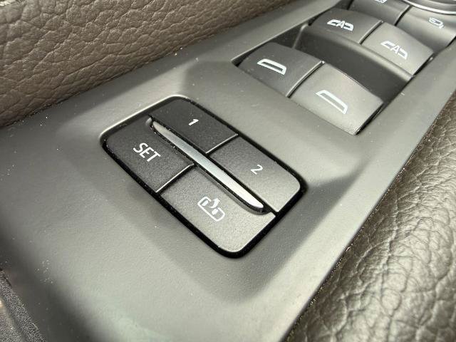 Used 2021 GMC Yukon XL Denali w/ Denali Premium Package AWD/4WD image 30