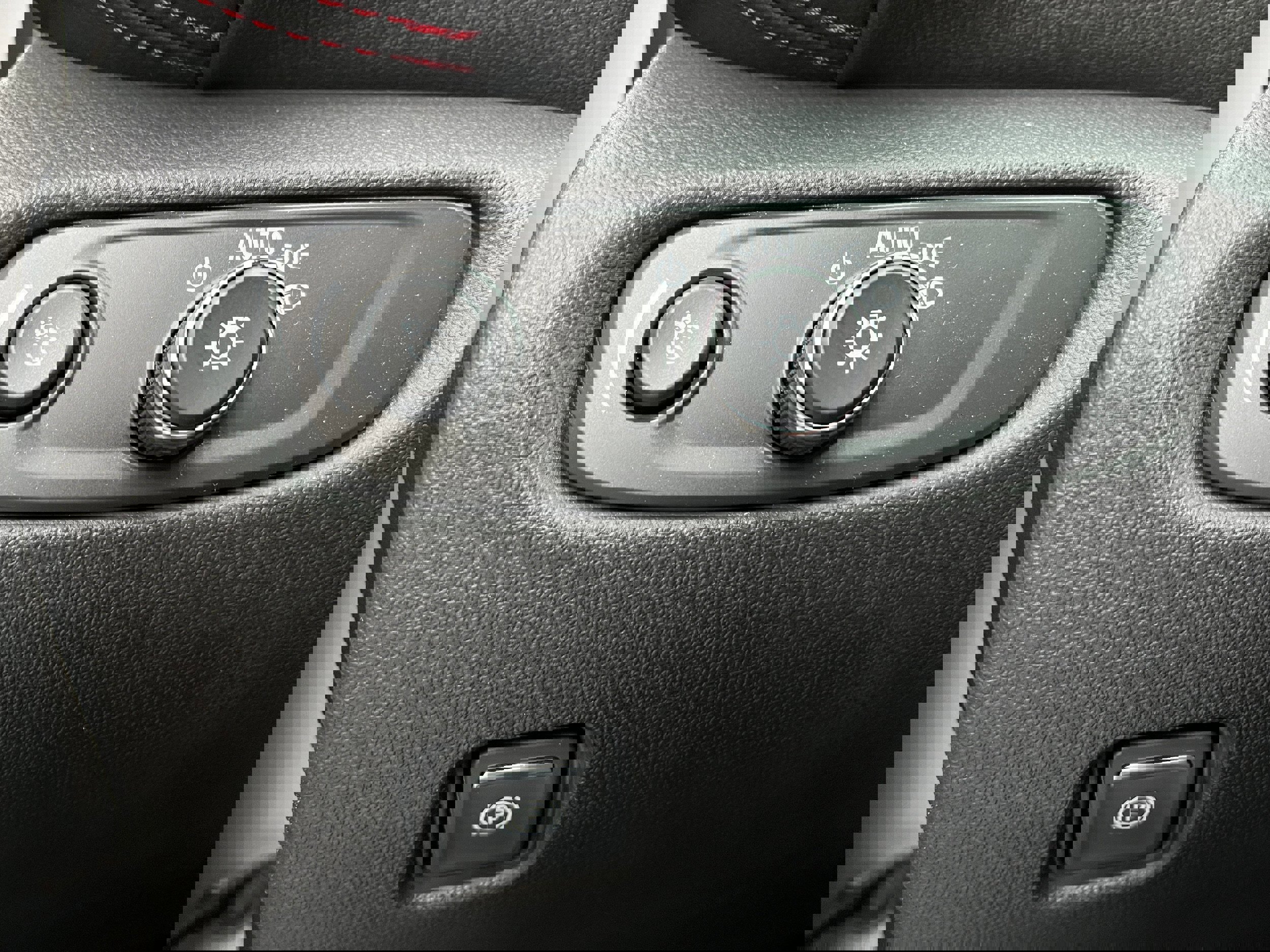 Used 2022 Chevrolet Blazer RS w/ Enhanced Convenience Package image 26