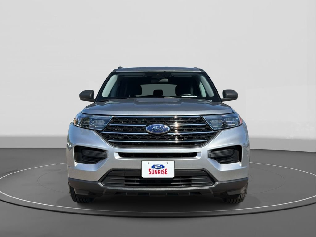 Certified 2024 Ford Explorer XLT RWD image 3