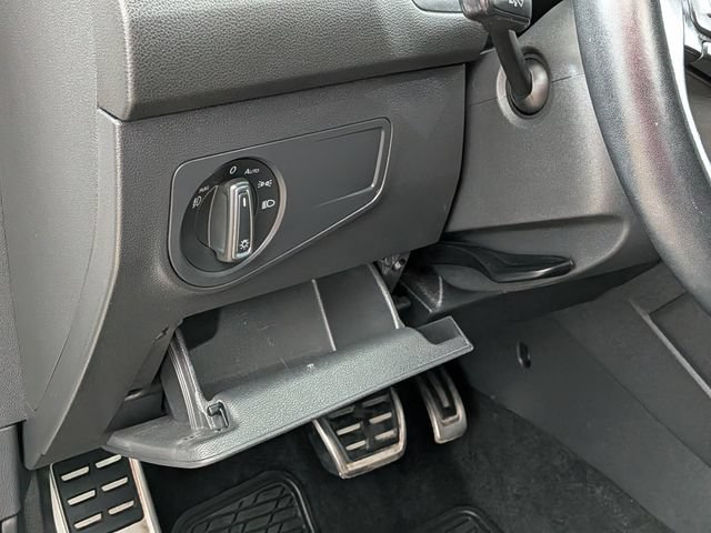 Used 2020 Volkswagen Tiguan SE R-Line AWD/4WD image 14
