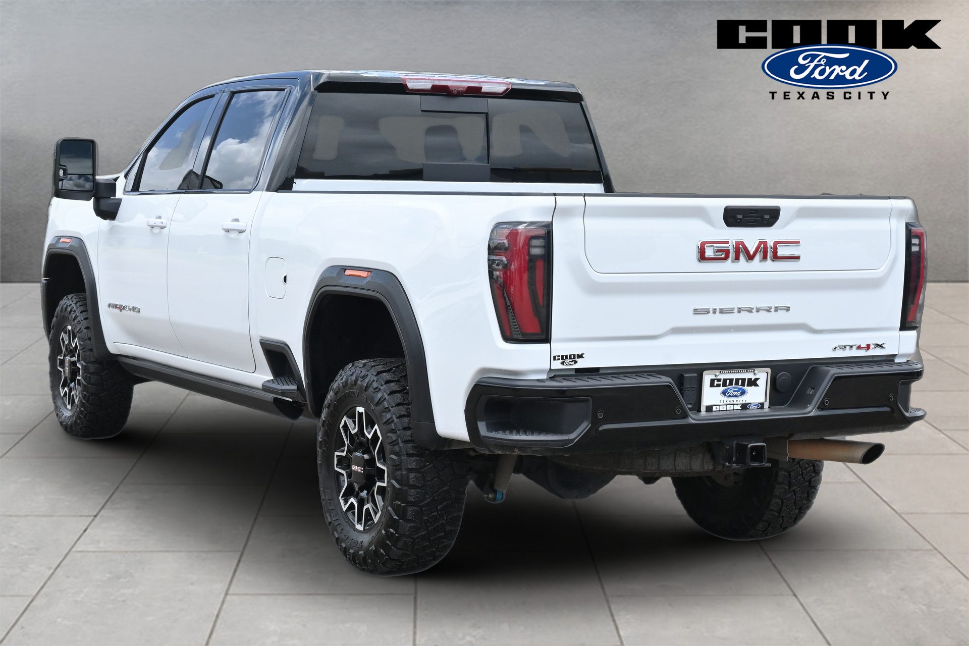 Used 2025 GMC Sierra 2500 AT4X AWD/4WD image 4