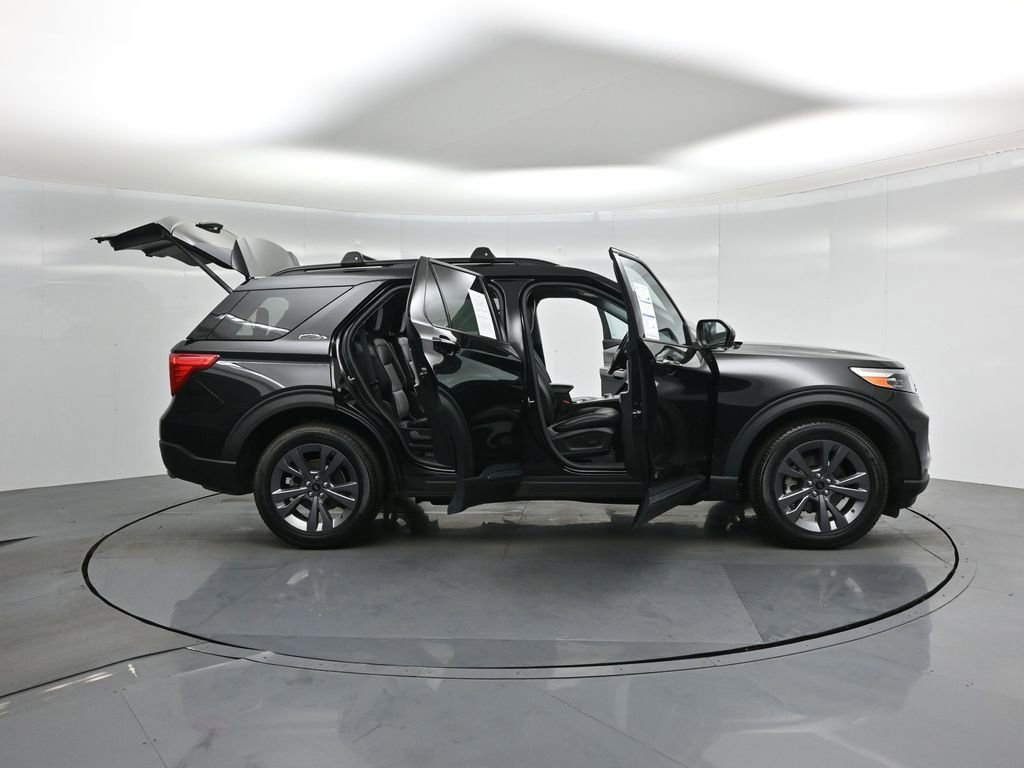 Certified 2023 Ford Explorer XLT w/ Equipment Group 202A image 5