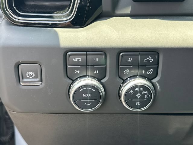Used 2024 GMC Sierra 2500 AT4 w/ AT4 Premium Plus Package AWD/4WD image 25