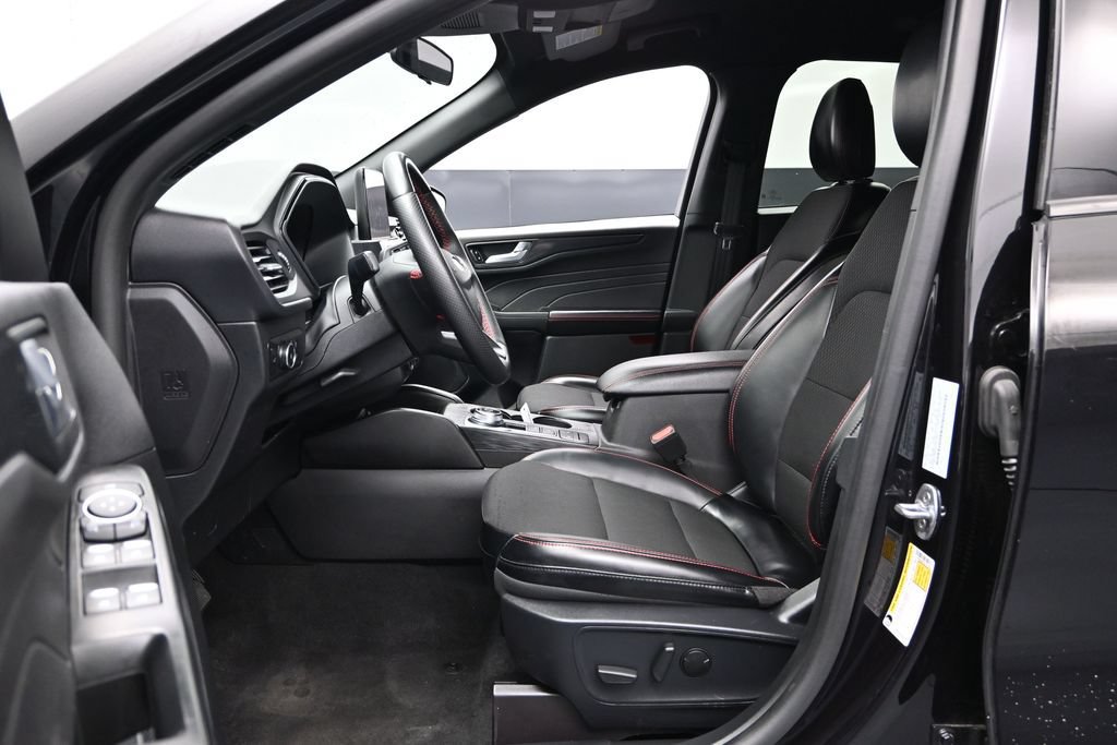 Certified 2025 Ford Escape ST-Line Select AWD/4WD image 14