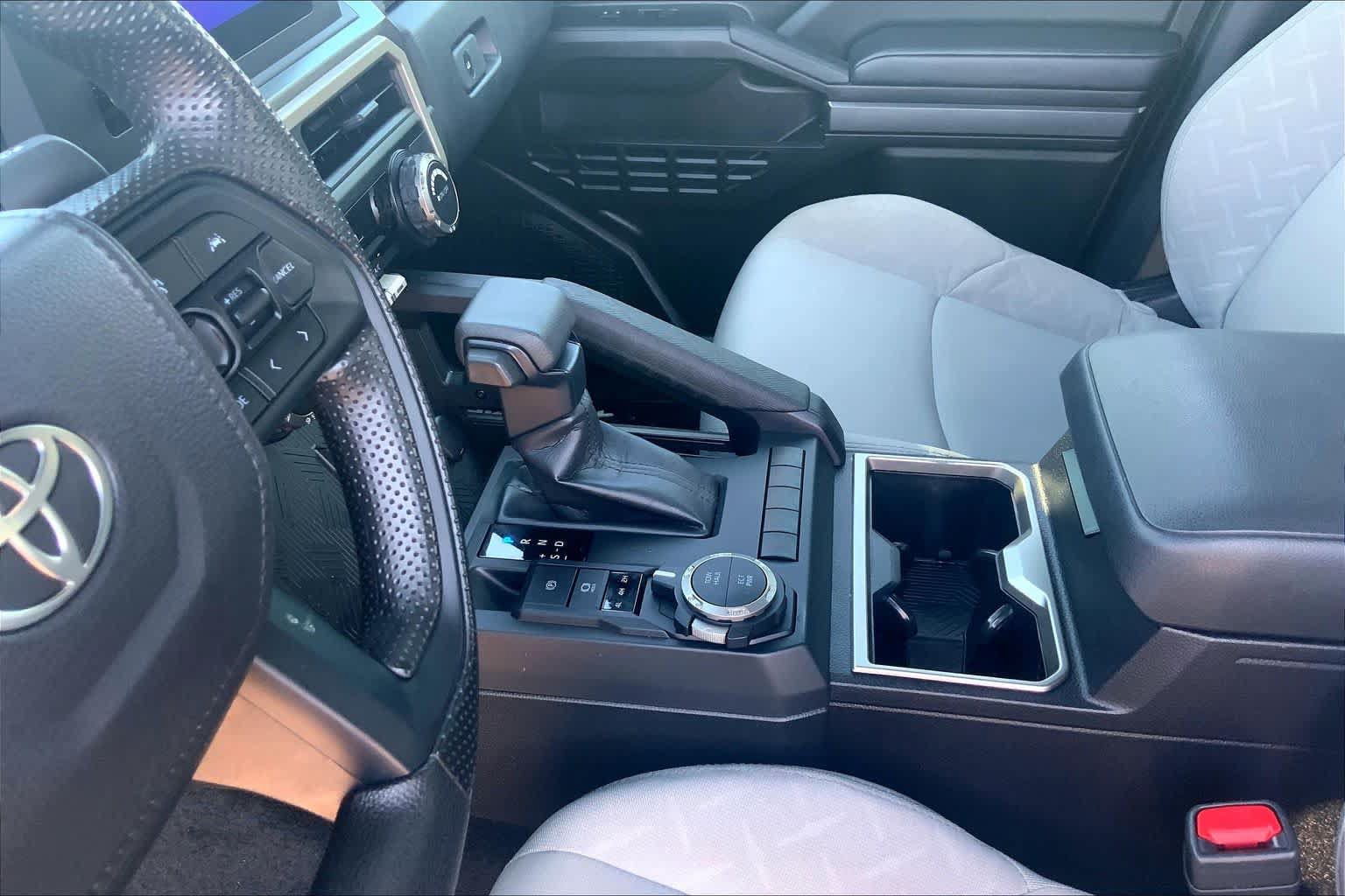 Used 2025 Toyota Tacoma SR5 AWD/4WD image 17