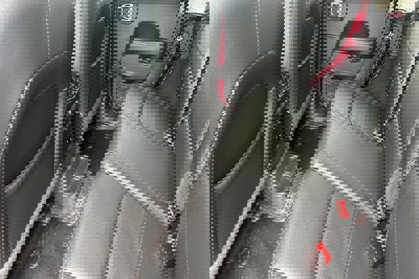 Used 2022 Jeep Wrangler Unlimited Sahara image 10