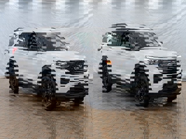 Certified 2023 Ford Explorer XLT w/ Class IV Trailer Tow Package
