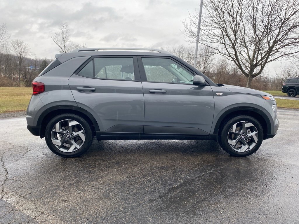 Used 2023 Hyundai Venue SEL image 6