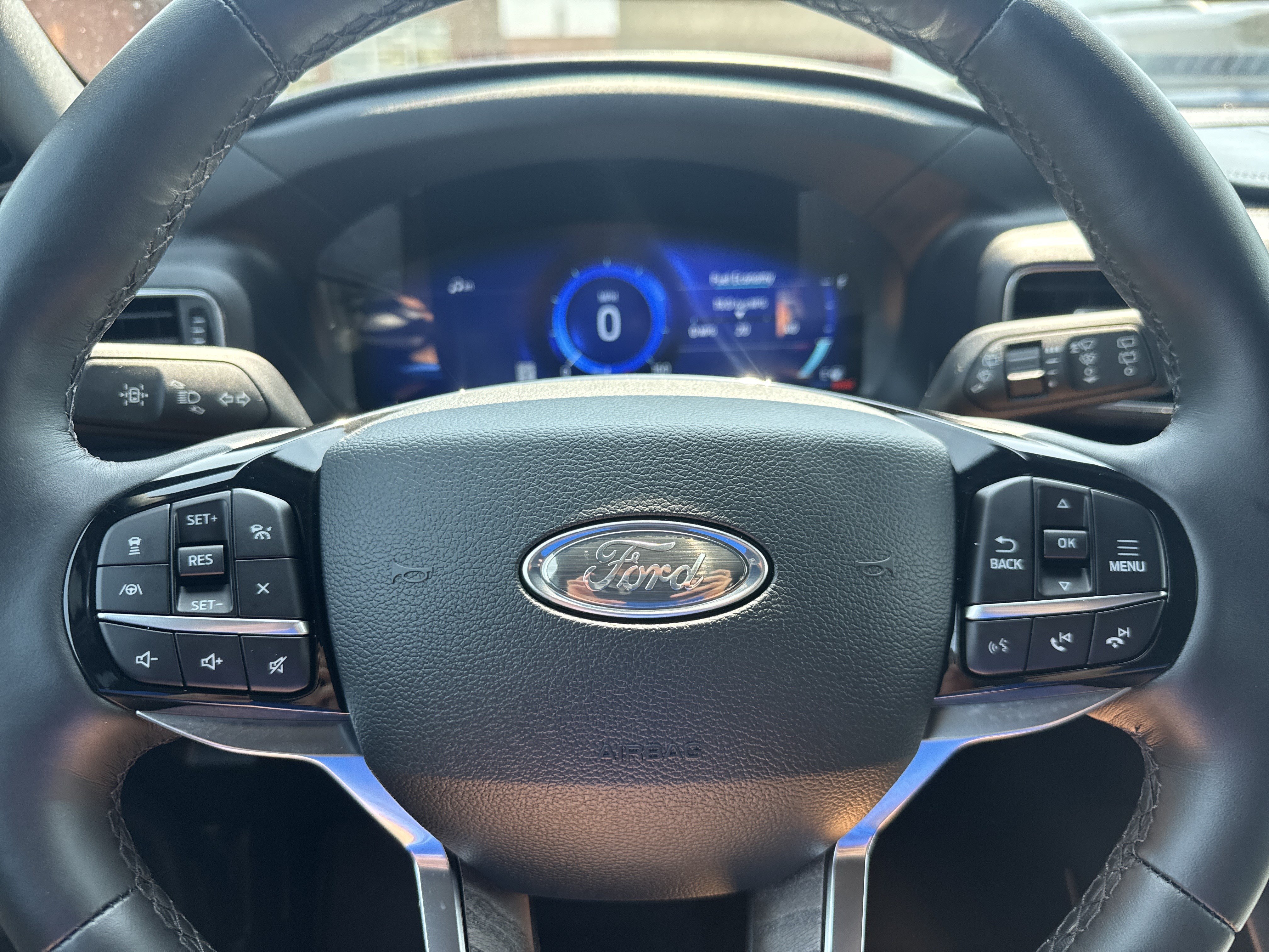 Certified 2023 Ford Explorer Platinum w/ Technology Package AWD/4WD image 15