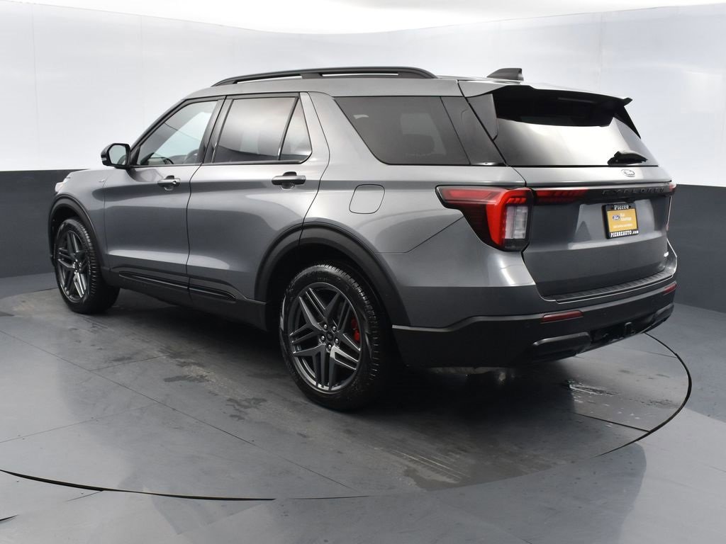 Certified 2025 Ford Explorer ST-Line w/ ST-Line Street Pack image 4