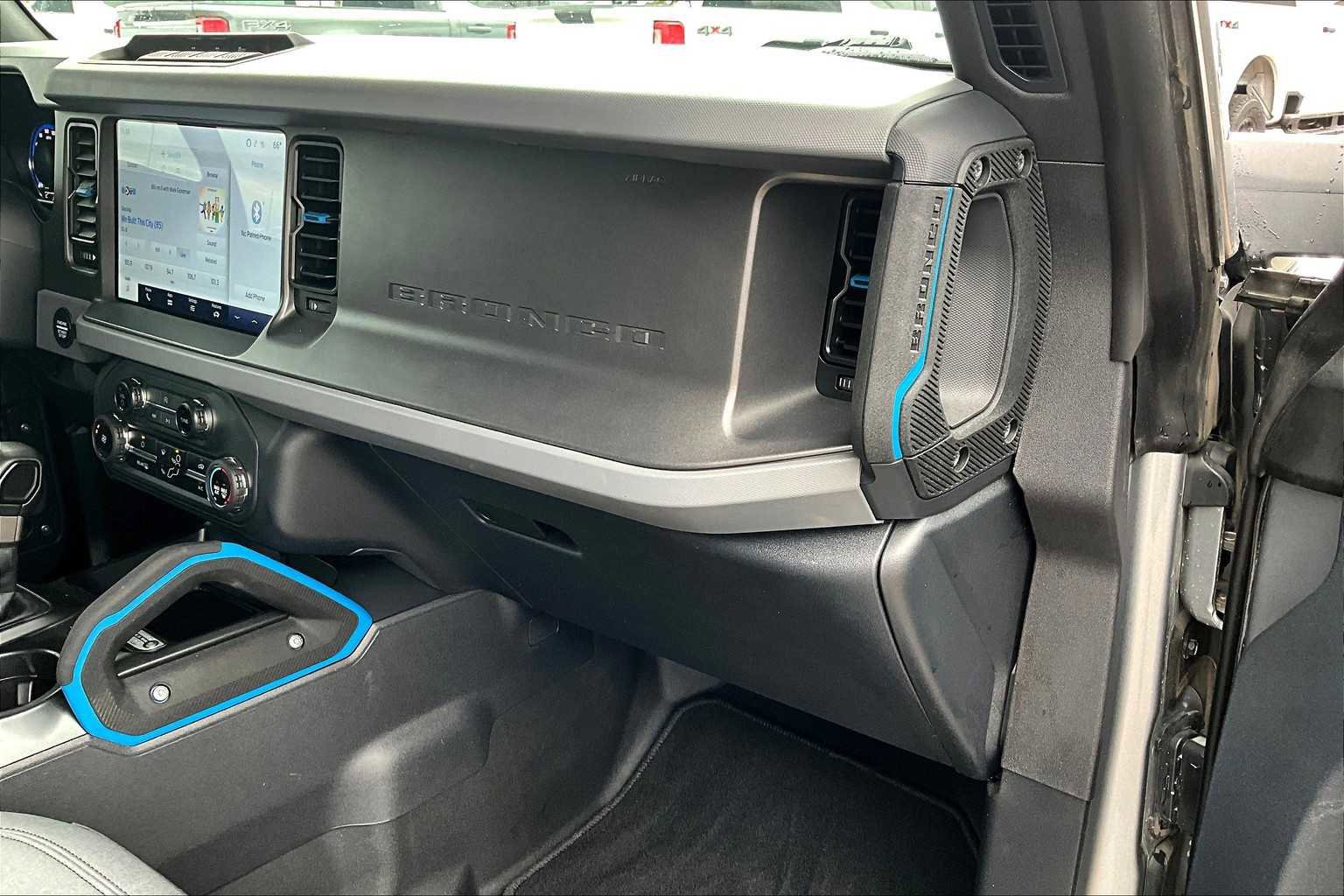 Certified 2024 Ford Bronco Black Diamond image 16