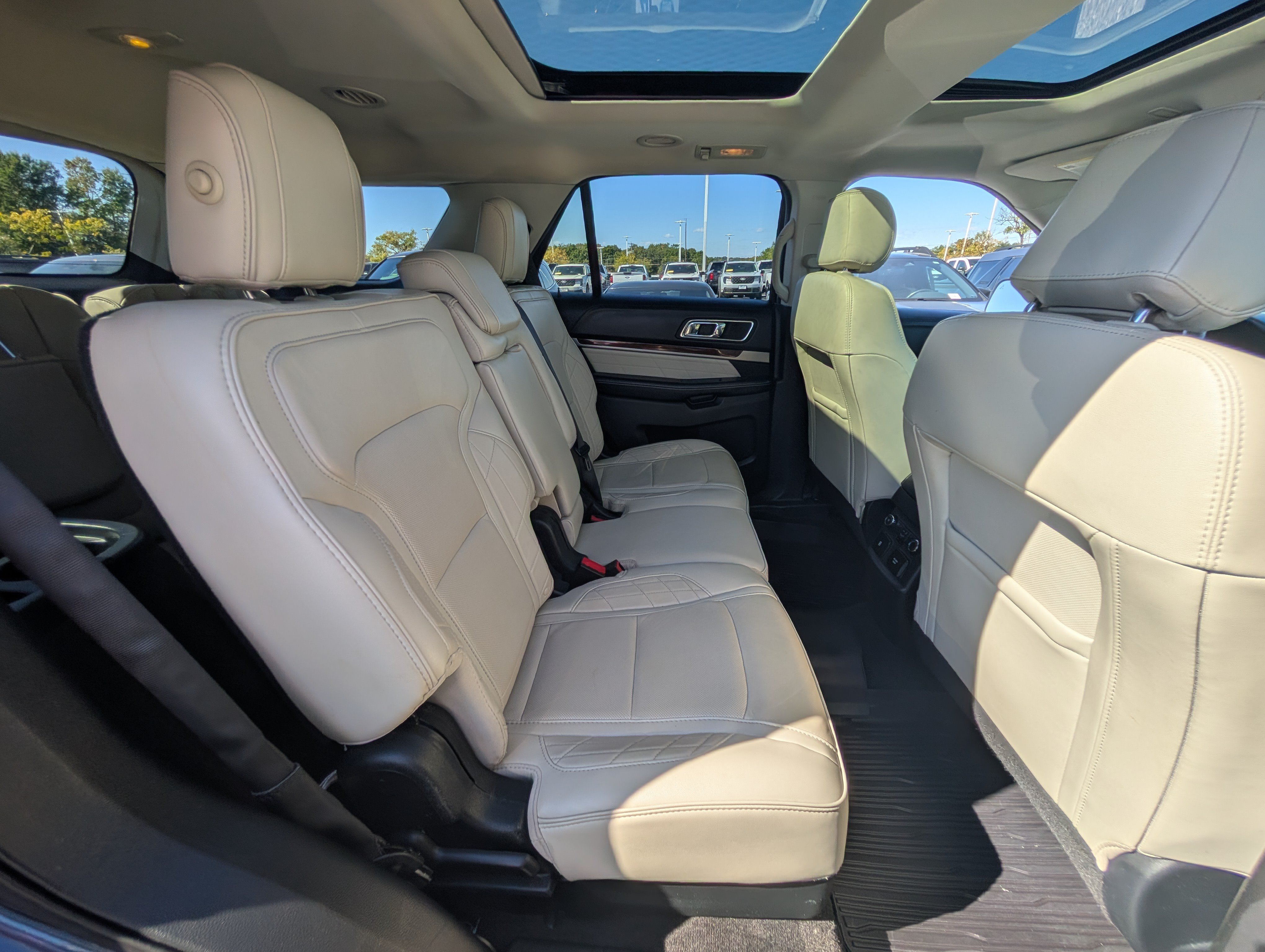 Certified 2017 Ford Explorer Platinum AWD/4WD image 13